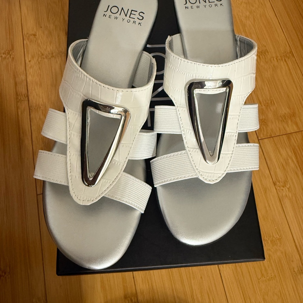 Jones New York White and Silver Slide Sandals